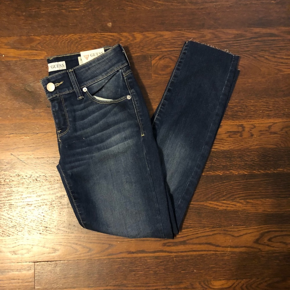 GUESS skinny jeans, dark destroy wash 26